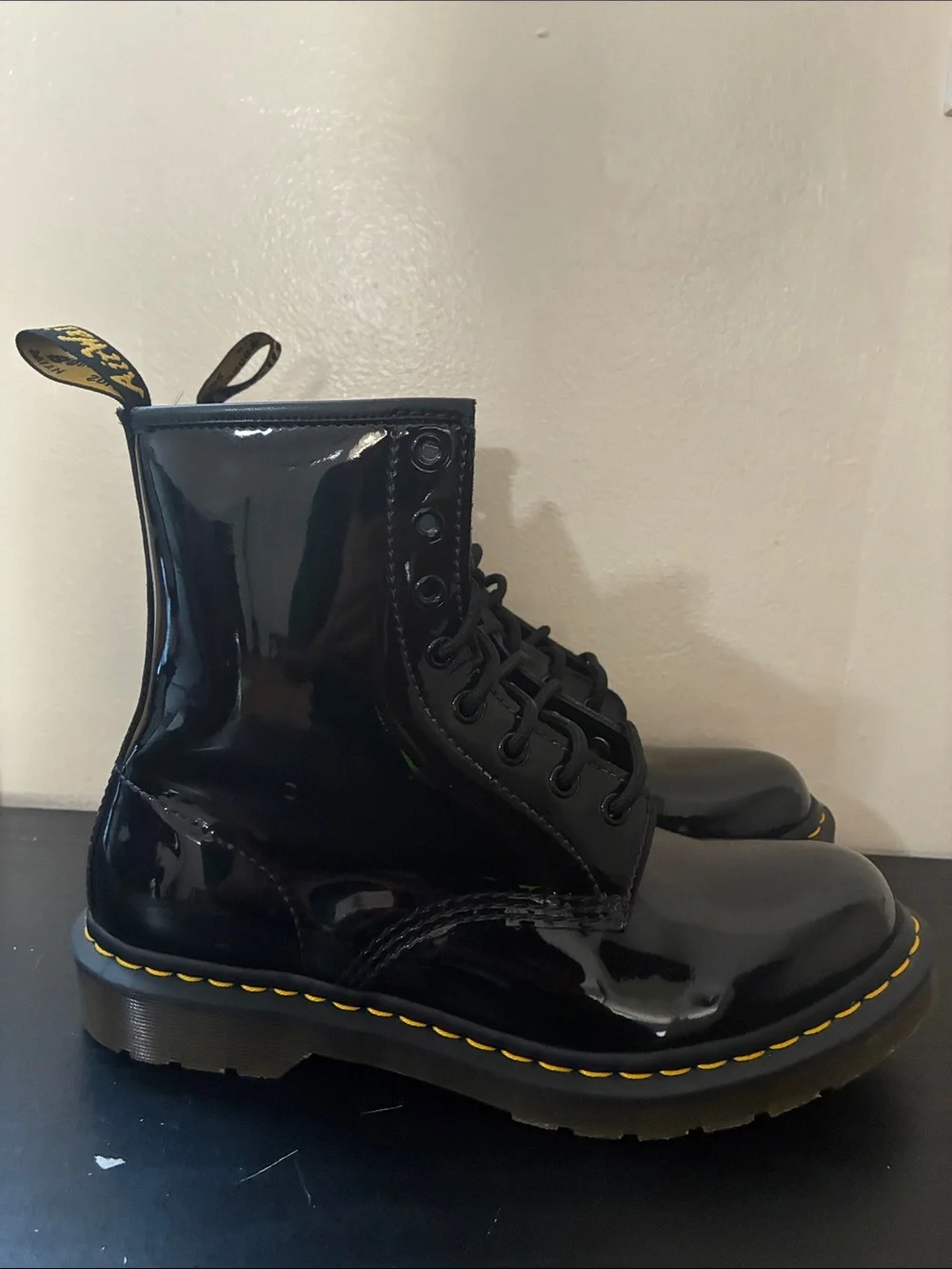 Dr. Martens 1460 patent leather 8-eye boots in black size 10L